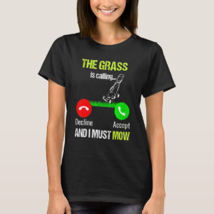 Rasenmähen Das Gras ruft und ich muss mähen T-Shirt