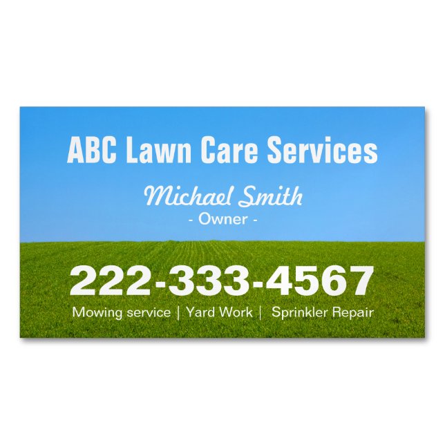 Rasenmähen Grünes Feld Blaues Himmel Magnetische Visitenkarte (Vorderseite)