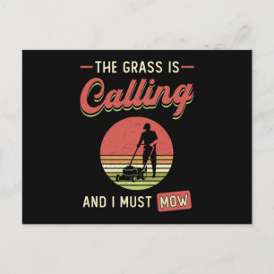 Rasenmäher Das Gras nennt Gartenrasenmähen Postkarte