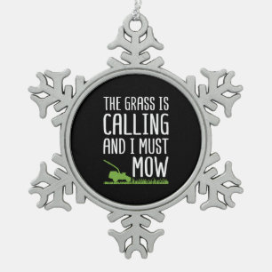 Rasenmäher - das Gras ruft Schneeflocken Zinn-Ornament
