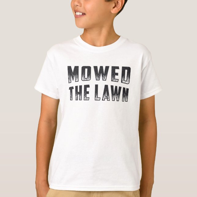 Rasenmäher mähen den Garten T-Shirt (Vorderseite)