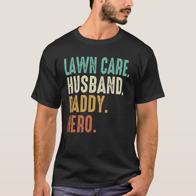 Rasenmäher mit Männergewähr T-Shirt (Vorderseite)