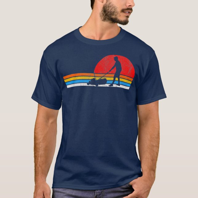 Rasenmäherei im Retrobereich T-Shirt (Vorderseite)
