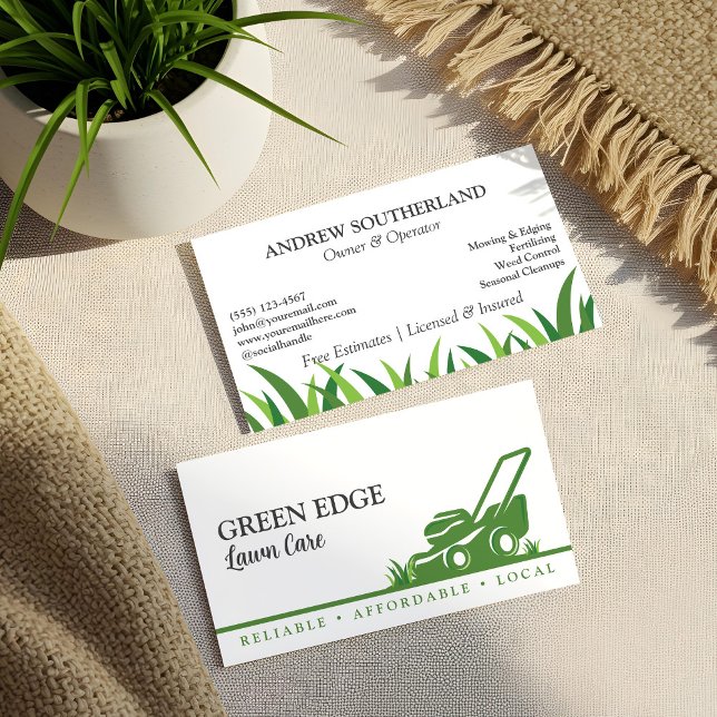 Rasenpflege, die Beruflichen Rasenmäher umklammert Visitenkarte (Lawn Care Landscaping Professional Lawn Mower Business Card)