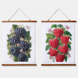 Raspberry Temptation - Juicy Berry Bouquet Wandteppich Mit Holzrahmen