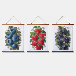 Raspberry Temptation - Juicy Berry Bouquet Wandteppich Mit Holzrahmen