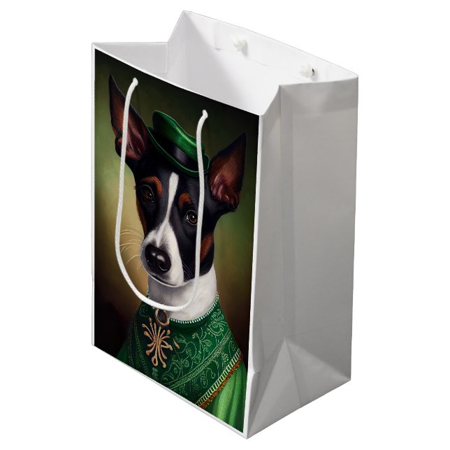 Rat Terrier Dog in St. Patrick's Day Dress Mittlere Geschenktüte (Vorderseite Schrägansicht)