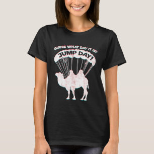 Rate mal, was für ein Tag es ist, mit einem Fallsc T-Shirt