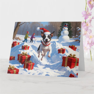 Ratt Terrier läuft im Schnee mit Weihnachtsmütze Karte