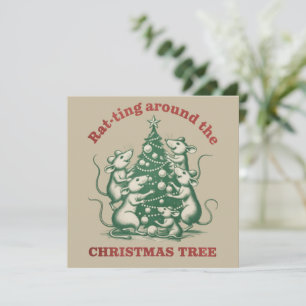 Ratte, die um den Weihnachtsbaum herumläuft Lustig Feiertagskarte