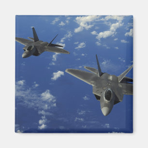 Raubvögel der US-Luftwaffe-F-22 im Flug nahe Guam Magnet