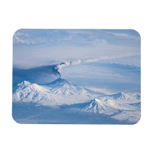 Rauch aus dem Vulkan Kliuchevskoi. Magnet (Horizontal)