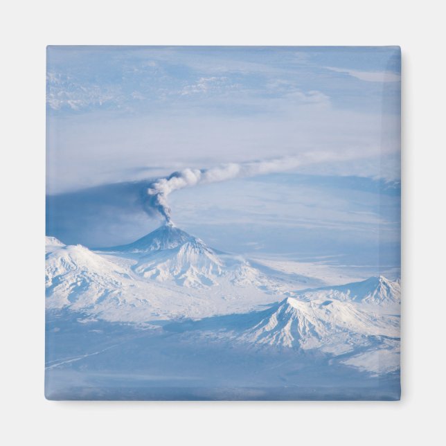 Rauch aus dem Vulkan Kliuchevskoi. Magnet (Vorne)