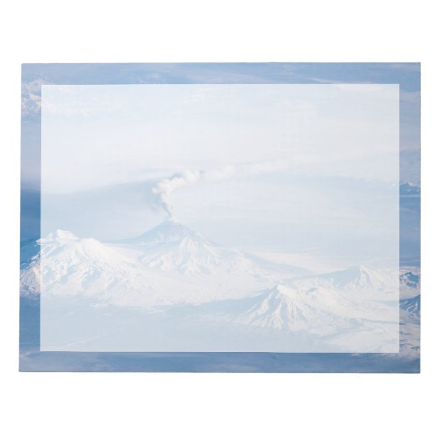 Rauch aus dem Vulkan Kliuchevskoi. Notizblock (Vorderseite)