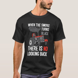 Rauch verwandelt den schwarzen Traktor, zieht Powe T-Shirt