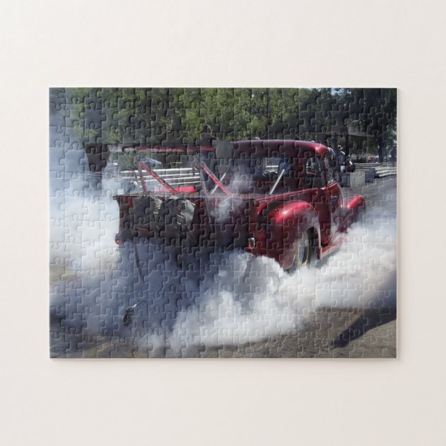 Rauchender roter Lieferwagen am Puzzle (Horizontal)