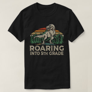 Räuchernder Dinosaurier der 5. Klasse, um zurück z T-Shirt