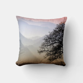 Rauchiger Gebirgssonnenuntergang von der blauen Kissen