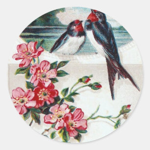 Rauchschwalben und rosa Blumen Runder Aufkleber
