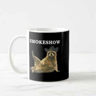 Rauchshow lustiger Cowboy-Waschbär-Grillmeister Bb Kaffeetasse