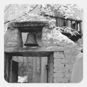 Rauer Adobe-Glocke im Eingangsbereich, Santa Fe, N Quadratischer Aufkleber