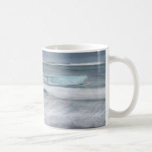 Rauhe Meereslandschaft mit Eis, Island Tasse