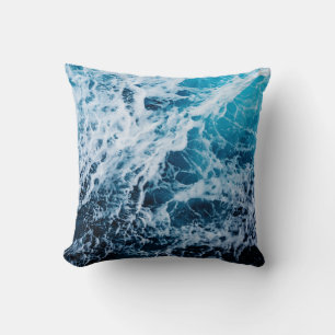Rauhe See während eines Segelschiffes. Dramatisch  Kissen