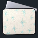 Raum-Alters-Türkis-Sternexplosion-Laptop-Hülse Laptopschutzhülle<br><div class="desc">Blaue Sternexplosionen der Eigenschaften dieses Raum-Alters-Türkis-Sternexplosion-Laptop-Hülsenmusters auf einem sahnigen Hintergrund mit dem gefärbten Gold sprenkelt. Inspiriert durch ein modernes Tellermuster der klassischen Mitte des Jahrhunderts, hat dieser Entwurf einen authentischen Vintagen Flair. Die Retro kitschy Güte lässt Sie glauben, wie Sie über einen Flohmarktschatz gestolpert haben. Dieses Muster ist gleichmäßig zu...</div>