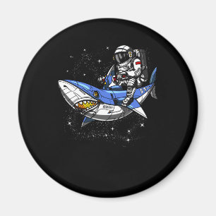 Raum-Astronaut, der kosmische Haifisch-Galaxie Magnet