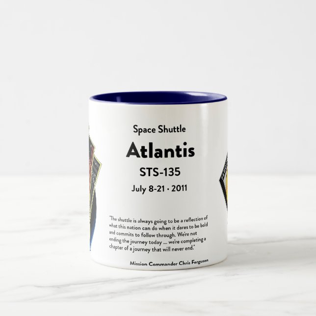 Raum-Shuttle-GedenkTasse Zweifarbige Tasse (Mittel)