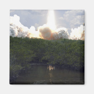 Raumfähre Atlantis hebt 14 weg Magnet