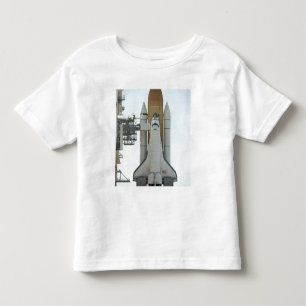 Raumfähre Atlantis sitzt auf der Abschussrampe Kleinkind T-shirt
