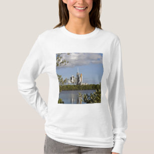 Raumfähre Atlantis sitzt bereites T-Shirt