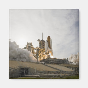Raumfähre-Bemühung hebt 5 weg Magnet