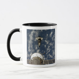 Raumfähre-Bemühung und ein Soyuz Raumfahrzeug Tasse