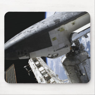 Raumfähre-Entdeckung angekoppelt Mousepad