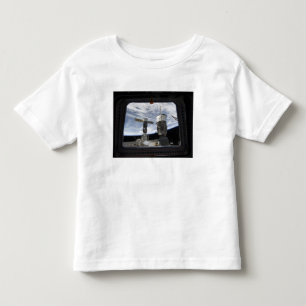 Raumfahrzeug mit zwei Russen Kleinkind T-shirt