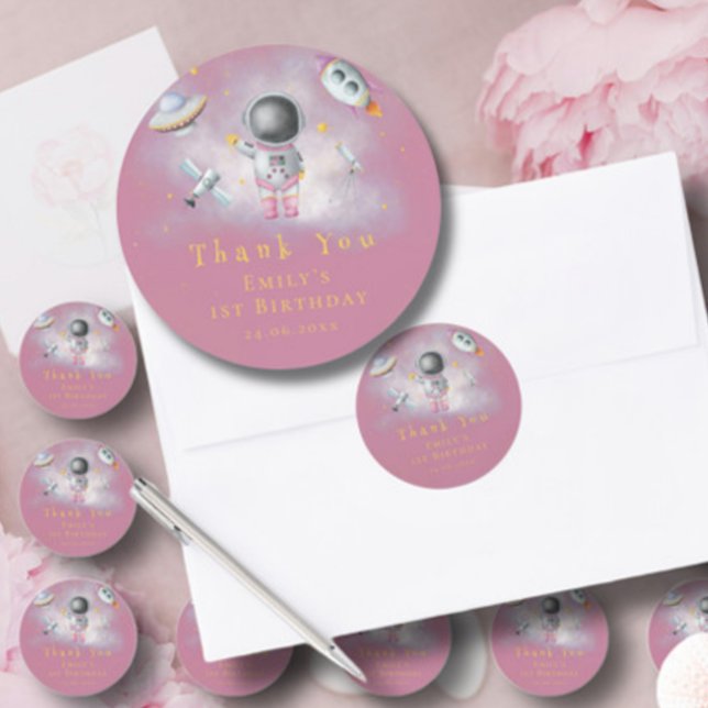 Raummädchen Astronaut rosa Raketenstern 1. Geburts Runder Aufkleber (Von Creator hochgeladen)