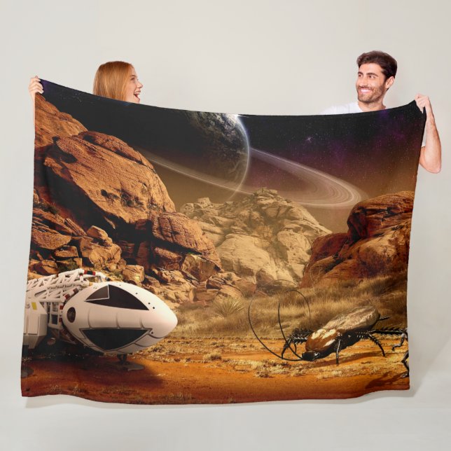 RAUMSCHIFF UND GIANTER COCKROACH FLEECEDECKE (Beispiel)