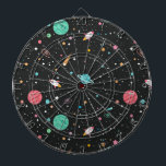 Raumschiffe und Sterne Dartscheibe<br><div class="desc">Astronomische Planeten,  Kometen und Sterne auf schwarz mit Raketenschiffen</div>