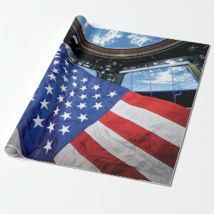 Raumstation Amerikanische Flagge Erdumlaufbahn Geschenkpapier