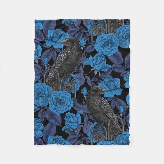 Ravens und blaue Rose Fleecedecke (Vorderseite)
