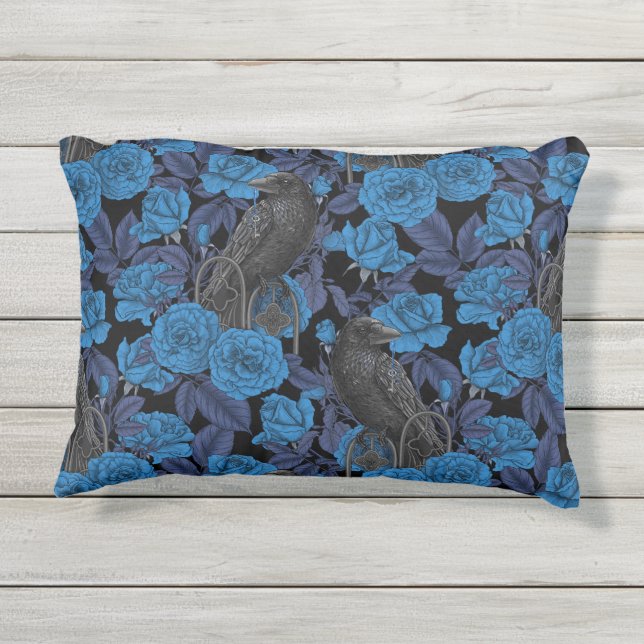 Ravens und blaue Rose Kissen Für Draußen (Rückseite)