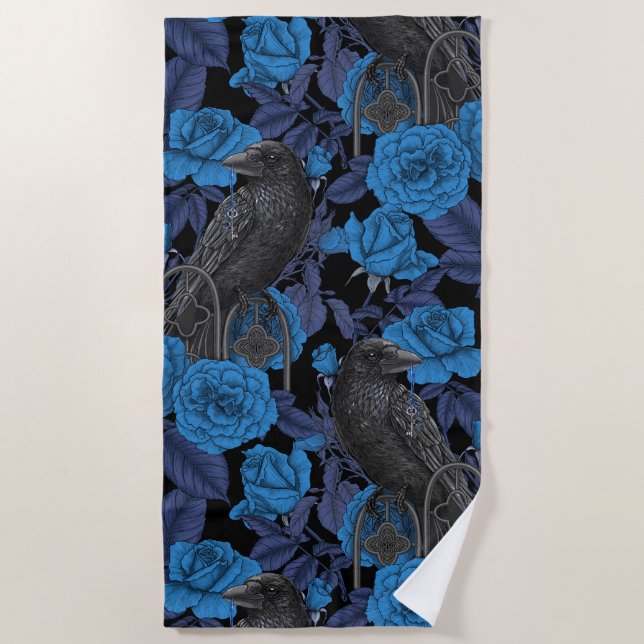 Ravens und blaue Rose Strandtuch (Vorderseite)