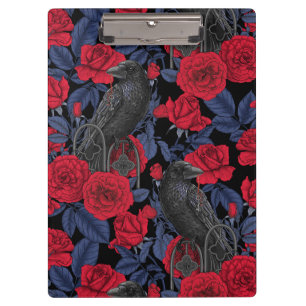 Ravens und Rose mit dunkelblauen Blätter Klemmbrett