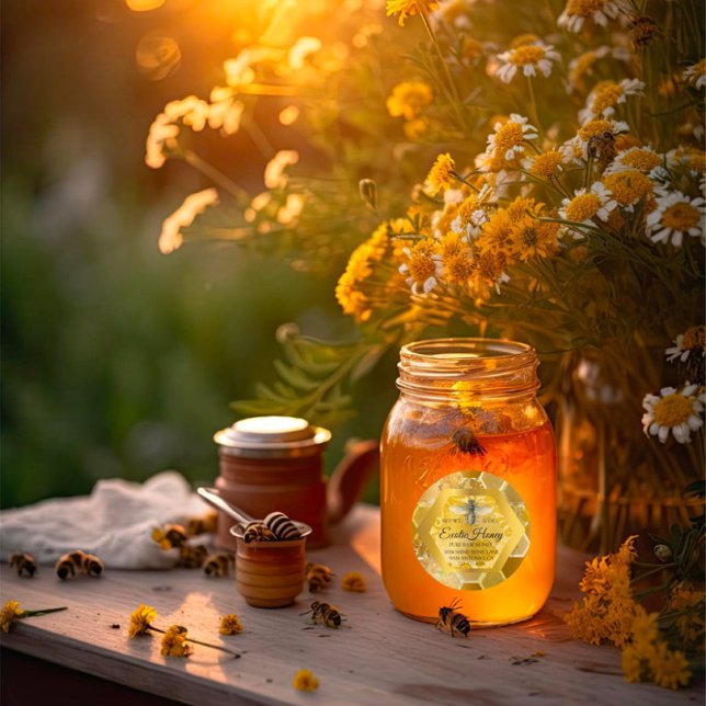 Raw Honey Jar Honeybee Honeycomb Bee Apiary Golden Runder Aufkleber (Raw Honey Jar Honeybee Honeycomb Bee Apiary Golden Classic Round Sticker)