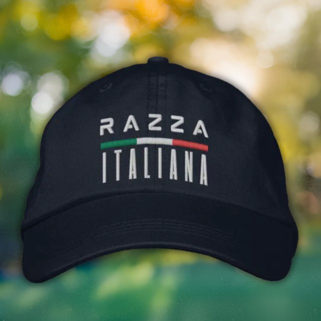 Razza Italiana - Embroidered Italian Pride Hat Bestickte Baseballkappe (Razza Italiana (Italian Roots)
Embroidered Baseball Cap with Italian Flag accent)