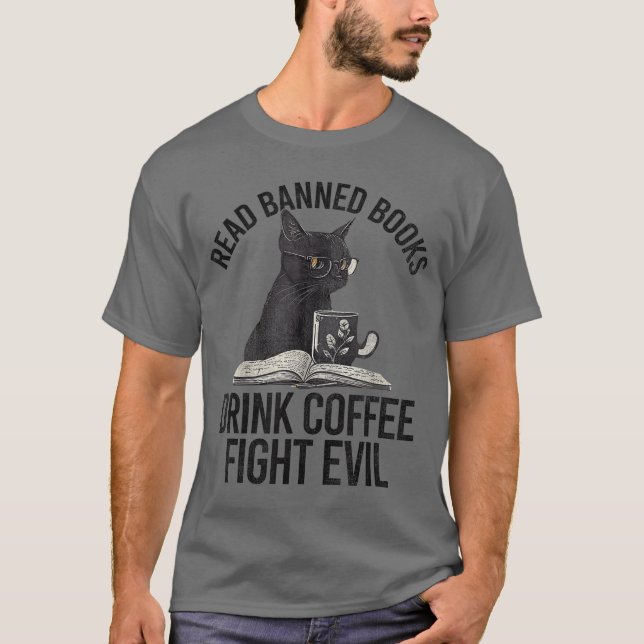 Read Banned Books Drink Coffee Fight Evil Black Ca T-Shirt (Vorderseite)