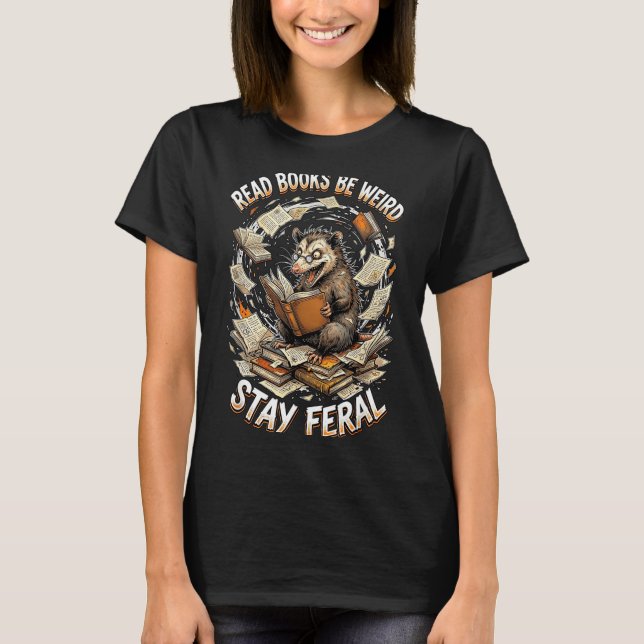 Read books be weird stay feral funny opossum T-Shirt (Vorderseite)