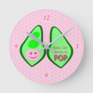 Ready to Pop Baby Girl Pink Pea Runde Wanduhr